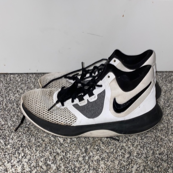 Basketball shoes - Picture 2 of 4